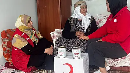 Ağrı'da Kızılay gönüllüleri köy köy gezip iyilik dağıttı