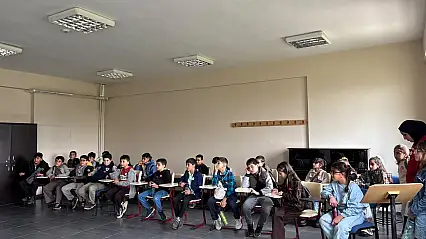Ağrı'da minik öğrenciler üniversite sıralarıyla tanıştı