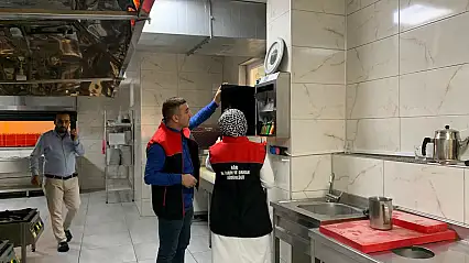 Ağrı'da öğrenci yurtlarının mutfakları denetlendi