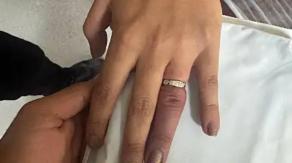 Ağrı'da parmağına sıkışan yüzük için ekipler seferber oldu