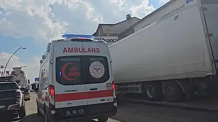 Ağrı'da şehir trafiği kilitlendi, ambulans dakikalarca yol bekledi