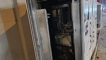 Ağrı'da trafonun açık kapağı tedirgin etti