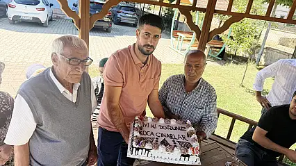 Ağrı'da ulu çınarlar yeni yaşlarını mutlulukla kutladı
