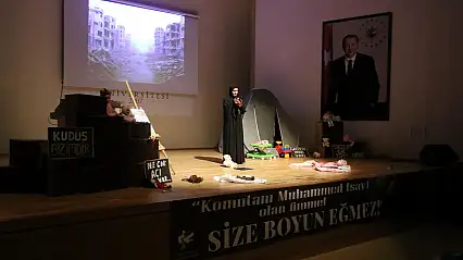 Ağrı'da üniversite öğrencileri Gazze dramına tiyatroyla dikkat çekti