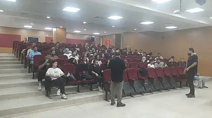 Ağrı'da yeni göreve başlayan hekimlere acil servis eğitimi verildi
