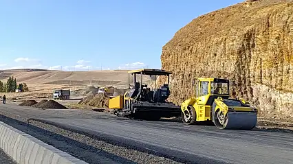 Ağrı'da yol mesaisi: Taşlıçay-Diyadin güzergâhı yenileniyor