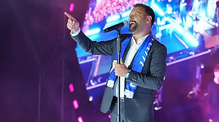 Alişan'dan Erzurum'da türkü dolu festival gecesi