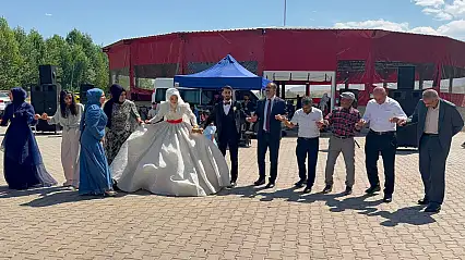 Başkan Budak yeğeninin düğün mutluluğuna ortak oldu
