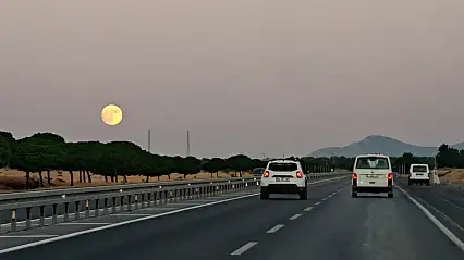 Bitlis'te dolunay büyüledi: Gökyüzü kartpostallık manzaraya sahne oldu