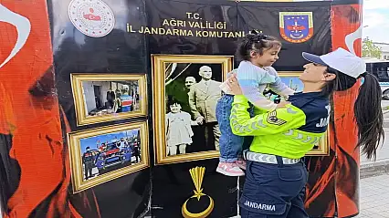 Çocuklar mutlu edildi vatandaş bilinçlendi trafik haftası Ağrı'da dolu dolu geçti