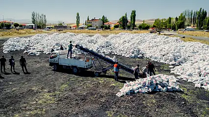 Diyadin'de 4 bin 600 haneye kış desteği vatandaşlara dağıtılıyor