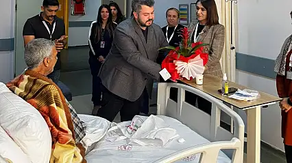 Doğubayazıt Devlet Hastanesinde hastaya moral desteği