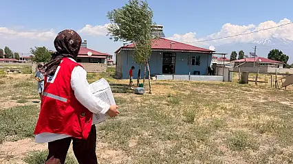 Doğubayazıt Kızılay'dan ihtiyaç sahibi ailelere gıda desteği