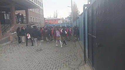 Doğubayazıt'ta ara tatil sonrası ilk ders zili çaldı