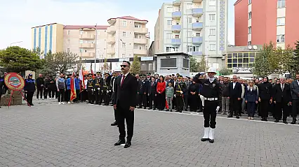 Doğubayazıt'ta Cumhuriyet Bayramı yürüyüşle kutlandı