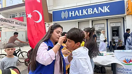 Doğubayazıt'ta İnegöl Caddesi spor ve festival alanına dönüştü