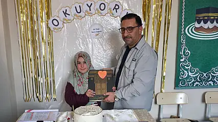 Doğubayazıt'ta Kur'an sevinci: Kur'an-ı Kerim'e geçen kursiyerlere anlamlı hediye