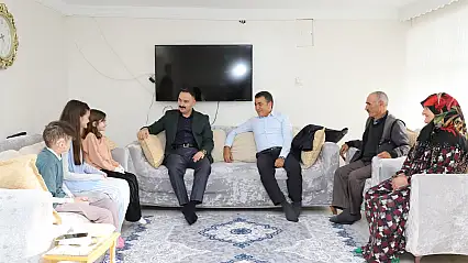 Doğubayazıt'ta özel gereksinimli vatandaşlara evlerinde ziyaret