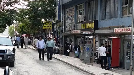 Doğubayazıt'ta pazar yoğunluğu çarşı ve pasajlara hareket getirdi