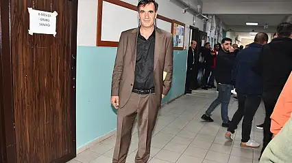 Doğubayazıt TSO'da sandıktan Osman Tozbey çıktı: 4 adaylı yarışta başkanlığı kazandı