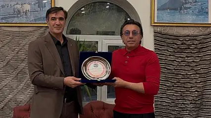 Doğubayazıtlı iş insanı Hikmet Eraslan'a memleketinde anlamlı plaket