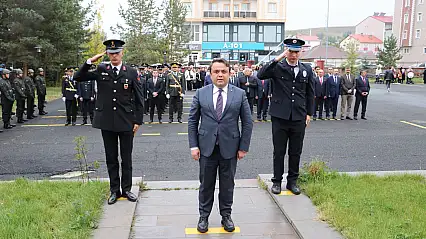 Eleşkirt'te Cumhuriyet Bayramı kutlamaları çelenk töreniyle başladı