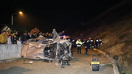 Erzurum'da 22 metreden uçuruma yuvarlanan araçtan acı haber geldi