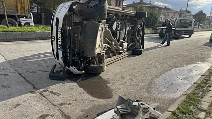 Erzurum'da otomobil ile panelvan çarpıştı: 5 yaralı