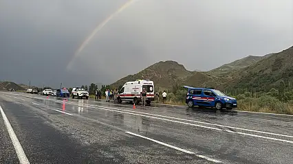 Erzurum'da otomobil şarampole devrildi: Sürücü hayatını kaybetti