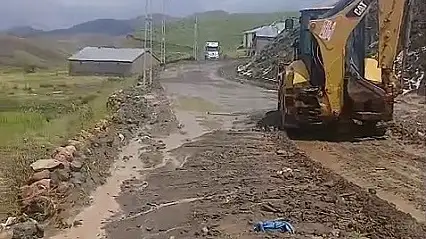 Erzurum'da sağanak sele dönüştü