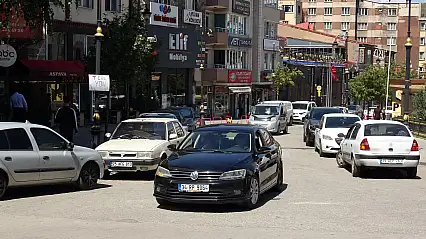 Erzurum'da ters yön çilesi: Esnaf kendi tabelasını astı