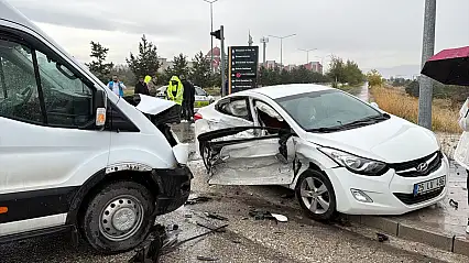 Erzurum'da üniversite yerleşkesinde kaza! 3 kişi yaralandı
