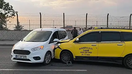 Erzurum'da zincirleme kaza kamerada: 3 kişi yaralandı
