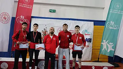 Genç haltercilerden büyük başarı: Ağrı'ya üç Türkiye derecesi