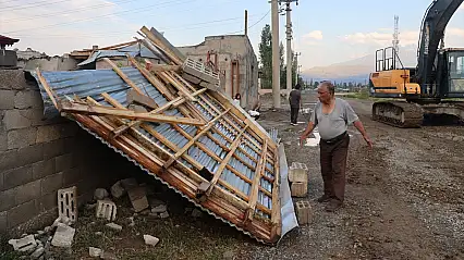 Iğdır'da fırtına ve sağanak hayatı olumsuz etkiledi
