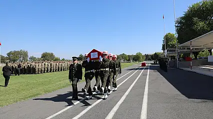 Iğdır'da şehit olan Ziyar Koparan, dualarla Hakkari'ye uğurlandı