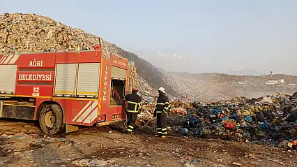 Iğdır'daki büyük yangına Ağrı'dan destek: İtfaiye ekipleri bölgeye sevk edildi