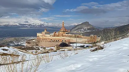 Kar altında saklanan asırlık ihtişam vatandaşı büyülüyor