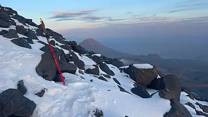 Kar yağışına rağmen zirve inadı! Ağrı Dağı'nda kar kalınlığı 40 santimi geçti