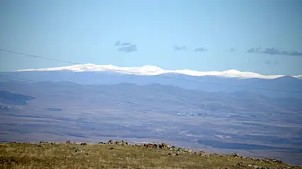 Kars'ın yüksek kesimleri beyaza büründü