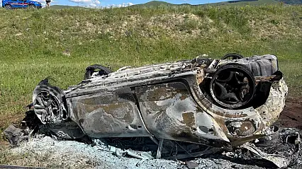Kars'ta aracı alev alan sürücü son anda kurtuldu