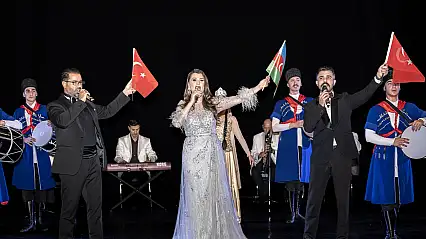 Kars'ta Azerbaycan ezgileri yankılandı, milli kıyafetler sergilendi