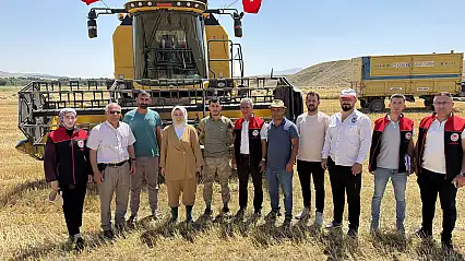 Kaymakam Kübra Baka Kılıç arpa hasadına katıldı