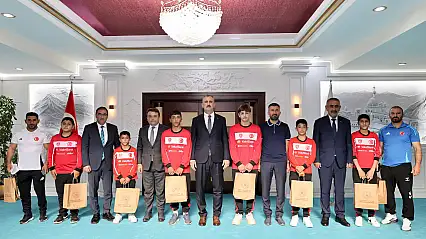 Minik şampiyonlar Vali Bozkurt'un konuğu oldu