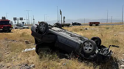 Muş-Bingöl karayolunda takla atan otomobilde 3 kişi yaralandı