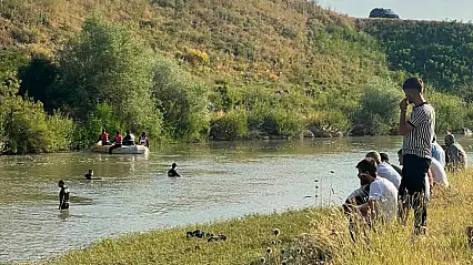 Muş'ta akıntıya kapılan iki kardeşten biri yaşamını yitirdi, diğeri aranıyor