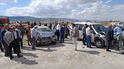 Muş'ta iki araç kavşakta çarpıştı: 2 yaralı