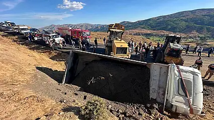 Muş'ta İl Özel İdaresi kamyonu devrildi: 1 kişi hayatını kaybetti