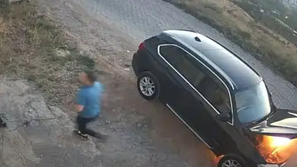 Muş'ta korku dolu anlar: Alev alan araç patladı