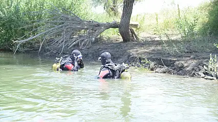 Muş'ta Murat Nehri'ne düşen 10 yaşındaki Berat'ı arama çalışmaları üçüncü gününde